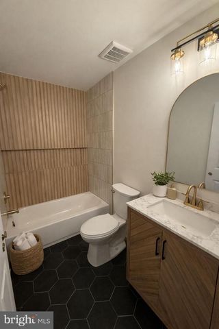 916 GILDER DR, New Castle, DE 19720