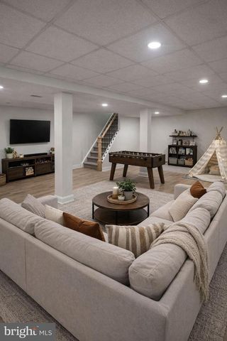 916 GILDER DR, New Castle, DE 19720