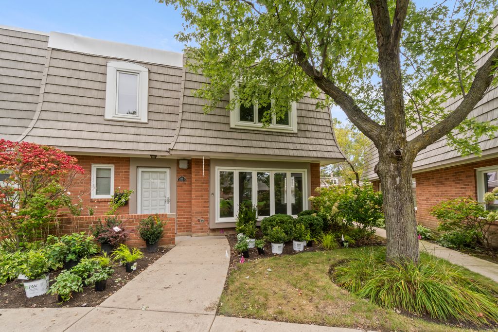 1491 Avignon Court, Highland Park, IL 60035 — photo 2