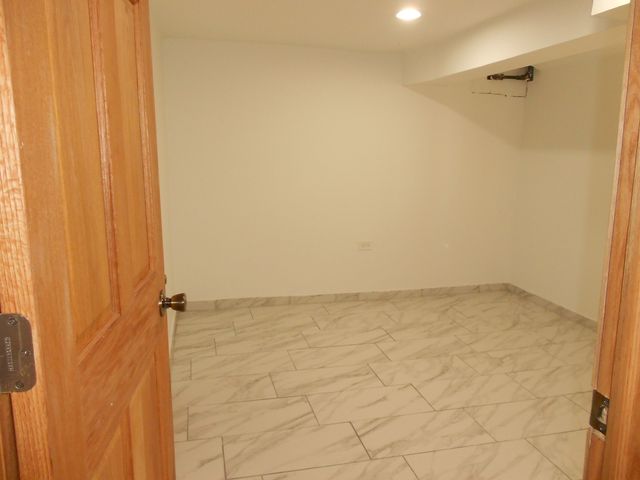 9327 S Avers Avenue, Evergreen Park, IL 60805