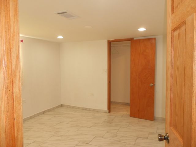 9327 S Avers Avenue, Evergreen Park, IL 60805