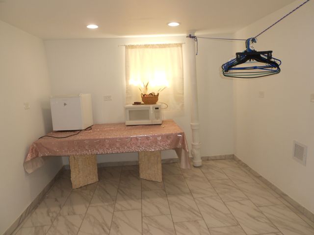 9327 S Avers Avenue, Evergreen Park, IL 60805