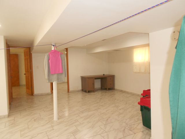 9327 S Avers Avenue, Evergreen Park, IL 60805