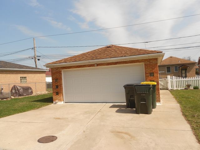 9327 S Avers Avenue, Evergreen Park, IL 60805