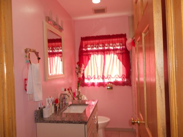 9327 S Avers Avenue, Evergreen Park, IL 60805