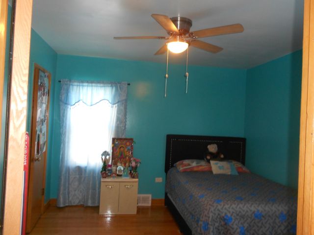 9327 S Avers Avenue, Evergreen Park, IL 60805