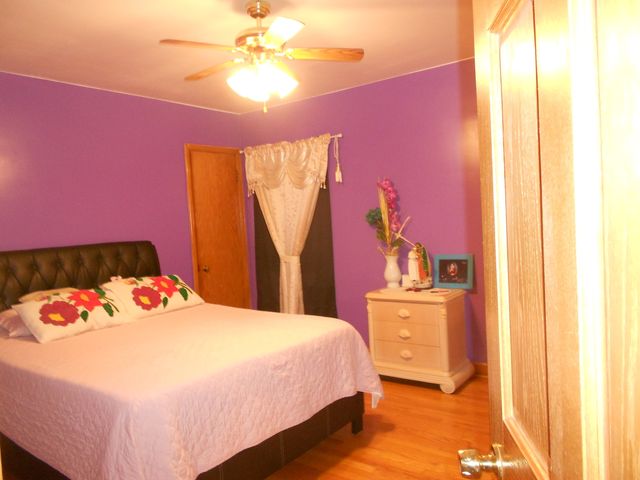 9327 S Avers Avenue, Evergreen Park, IL 60805