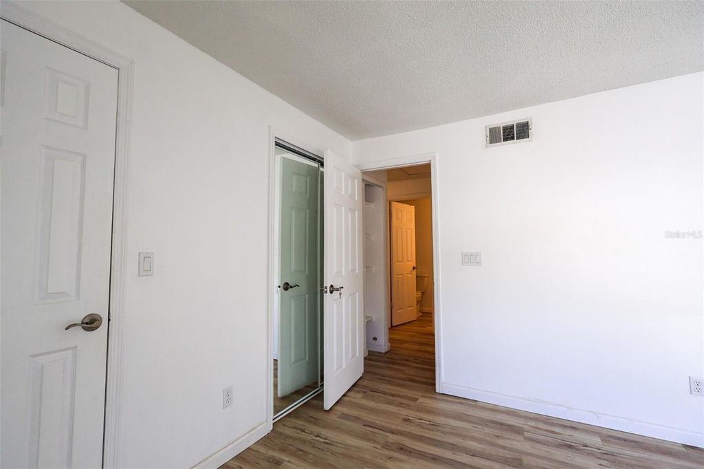 Image 18 of property listing at 2913 LICHEN LANE C, Clearwater, FL 33760