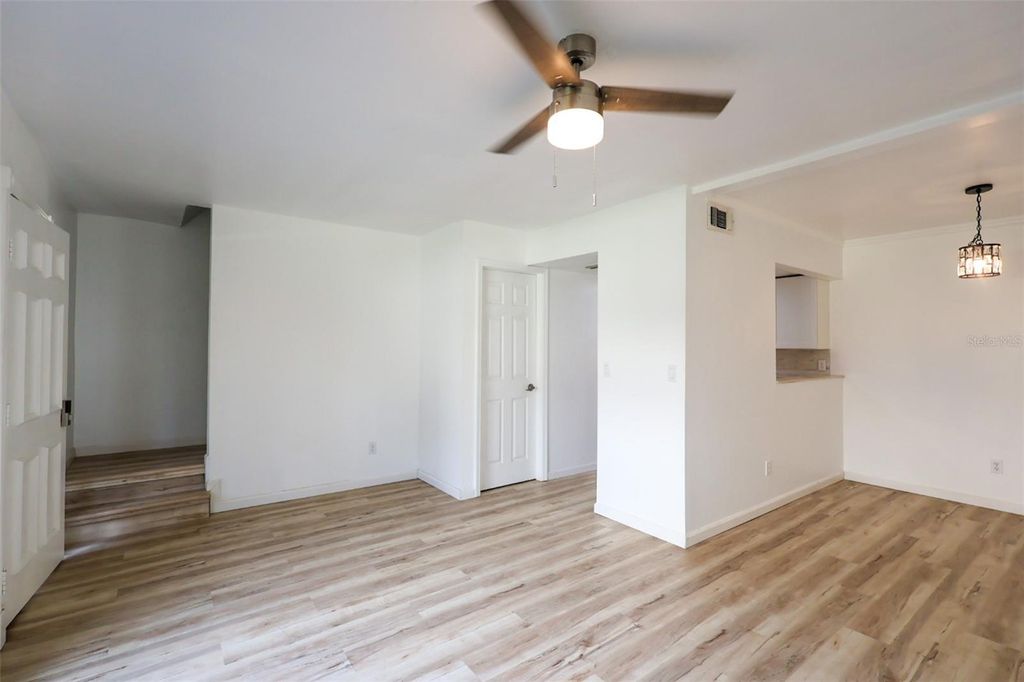 Image 7 of property listing at 2913 LICHEN LANE C, Clearwater, FL 33760