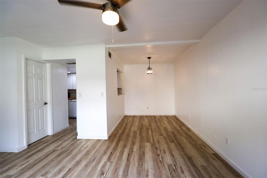 Image 8 of property listing at 2913 LICHEN LANE C, Clearwater, FL 33760