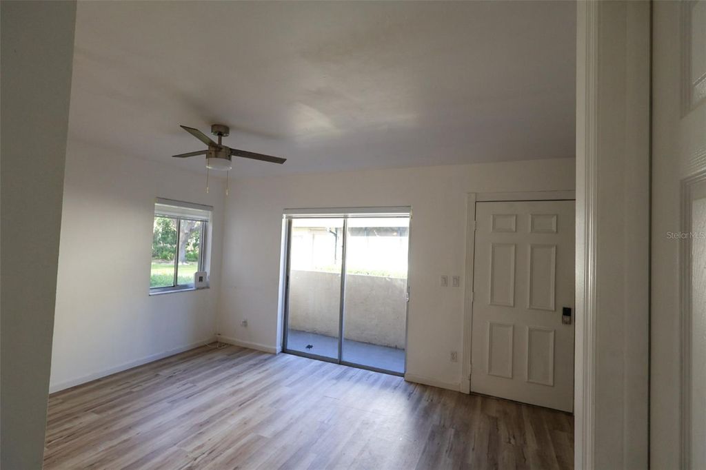 Image 9 of property listing at 2913 LICHEN LANE C, Clearwater, FL 33760