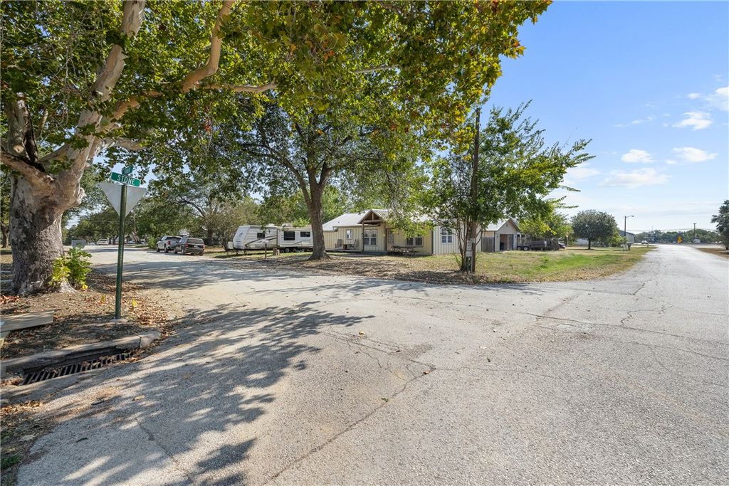 805 West Fawn Street, Caldwell, TX 77836 — photo 4