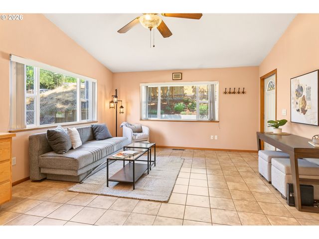 2715 Ne 54TH St, Vancouver, WA 98663