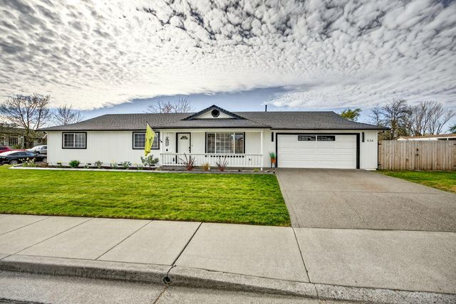 934 Pittview Avenue, Central Point, OR 97502