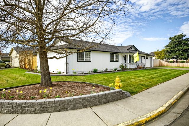 934 Pittview Avenue, Central Point, OR 97502