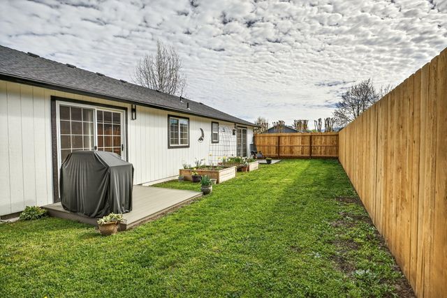 934 Pittview Avenue, Central Point, OR 97502