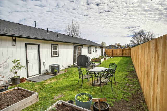 934 Pittview Avenue, Central Point, OR 97502