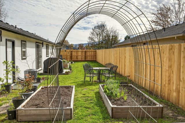 934 Pittview Avenue, Central Point, OR 97502