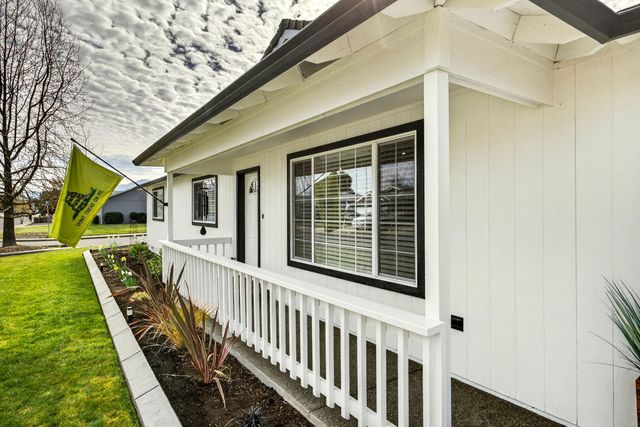 934 Pittview Avenue, Central Point, OR 97502