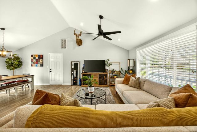 934 Pittview Avenue, Central Point, OR 97502