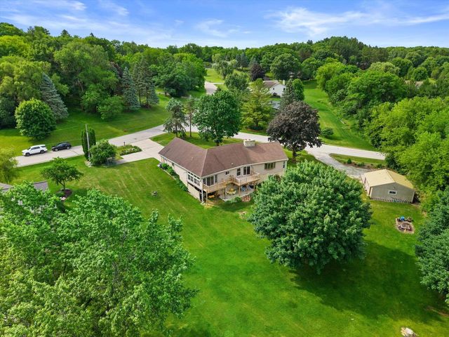210 Prairie View DRIVE, North Prairie, WI 53153
