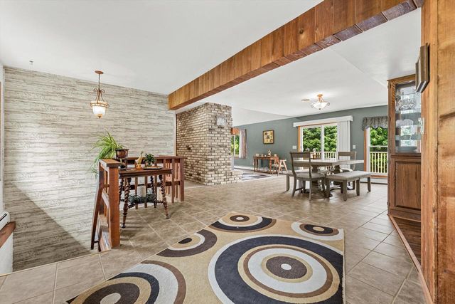 210 Prairie View DRIVE, North Prairie, WI 53153