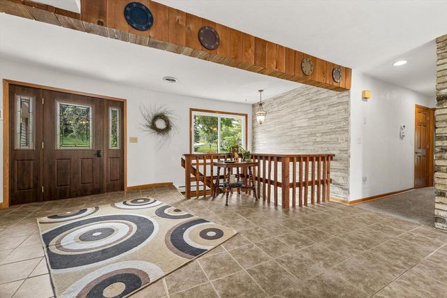 210 Prairie View DRIVE, North Prairie, WI 53153
