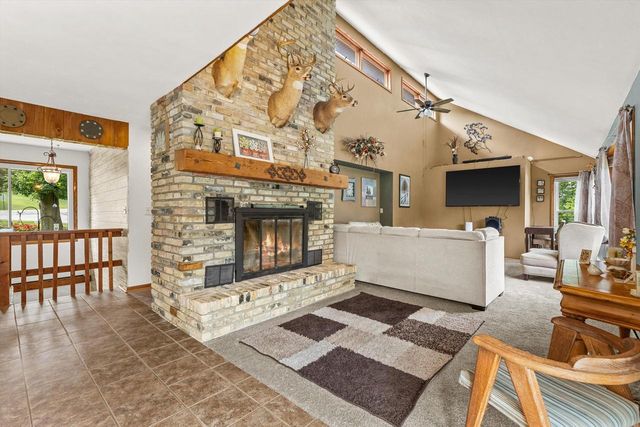 210 Prairie View DRIVE, North Prairie, WI 53153