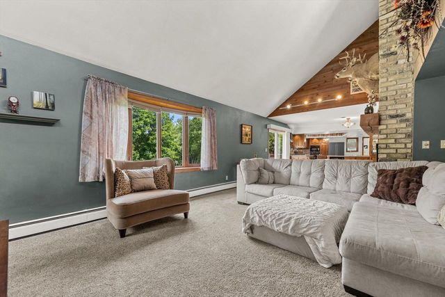 210 Prairie View DRIVE, North Prairie, WI 53153