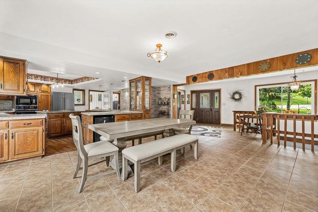 210 Prairie View DRIVE, North Prairie, WI 53153