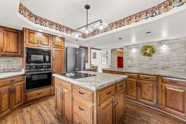 210 Prairie View DRIVE, North Prairie, WI 53153