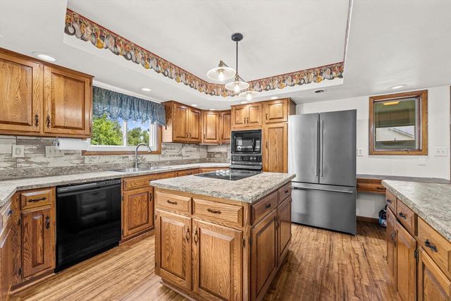 210 Prairie View DRIVE, North Prairie, WI 53153