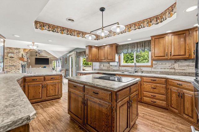 210 Prairie View DRIVE, North Prairie, WI 53153