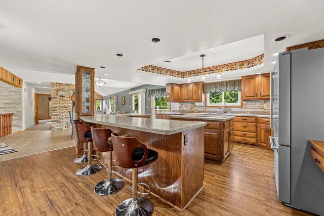 210 Prairie View DRIVE, North Prairie, WI 53153