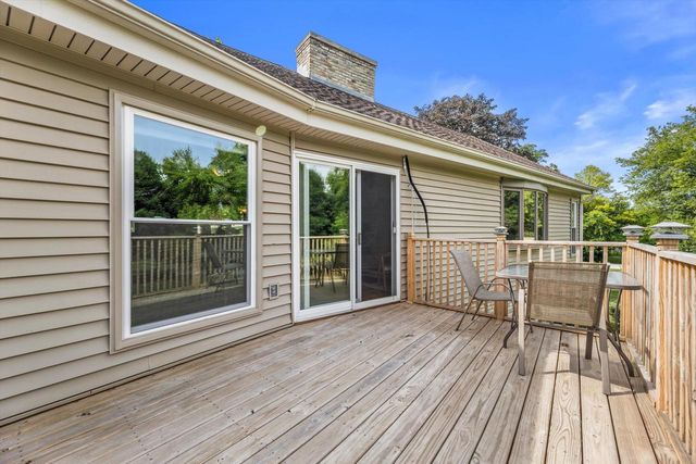 210 Prairie View DRIVE, North Prairie, WI 53153
