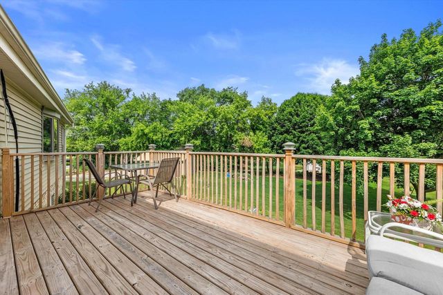 210 Prairie View DRIVE, North Prairie, WI 53153