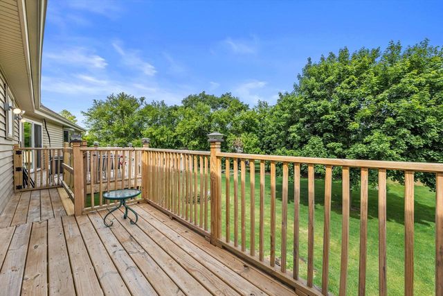 210 Prairie View DRIVE, North Prairie, WI 53153