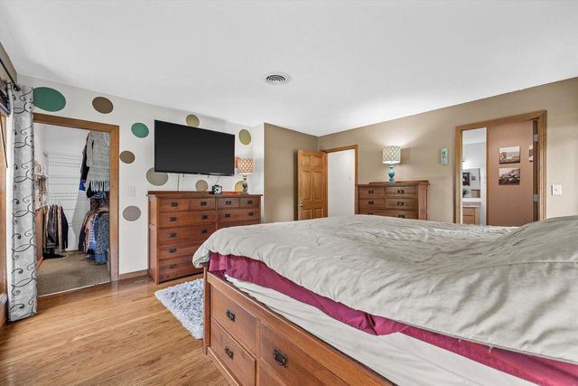 210 Prairie View DRIVE, North Prairie, WI 53153