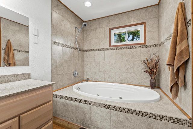 210 Prairie View DRIVE, North Prairie, WI 53153