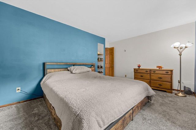 210 Prairie View DRIVE, North Prairie, WI 53153