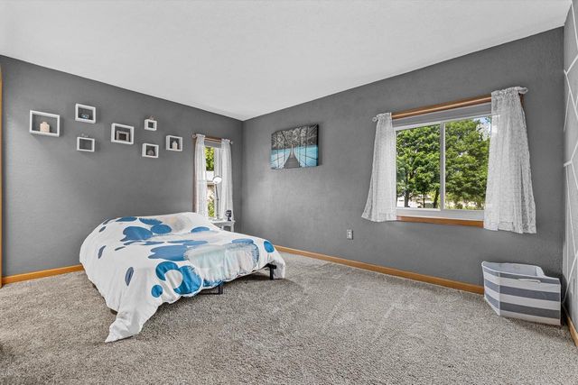 210 Prairie View DRIVE, North Prairie, WI 53153