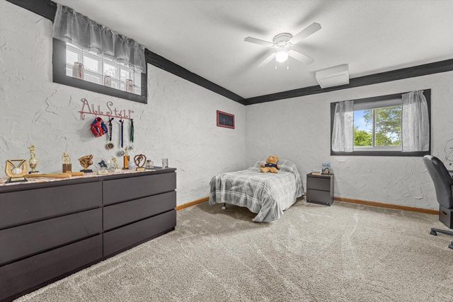 210 Prairie View DRIVE, North Prairie, WI 53153