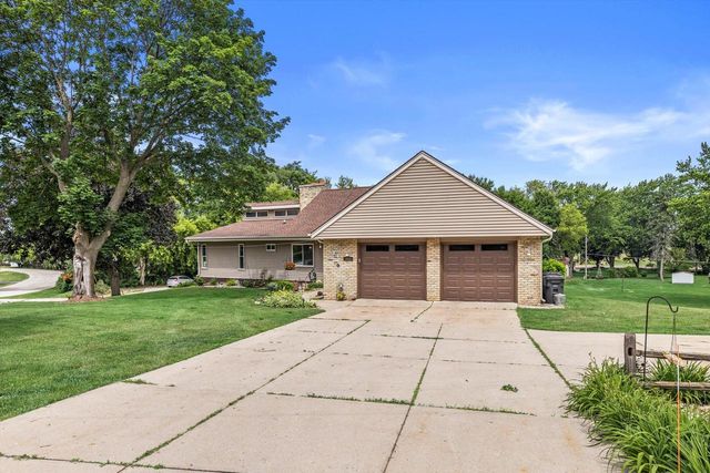 210 Prairie View DRIVE, North Prairie, WI 53153