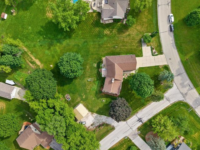 210 Prairie View DRIVE, North Prairie, WI 53153