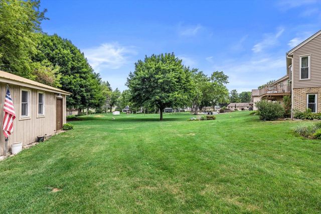 210 Prairie View DRIVE, North Prairie, WI 53153