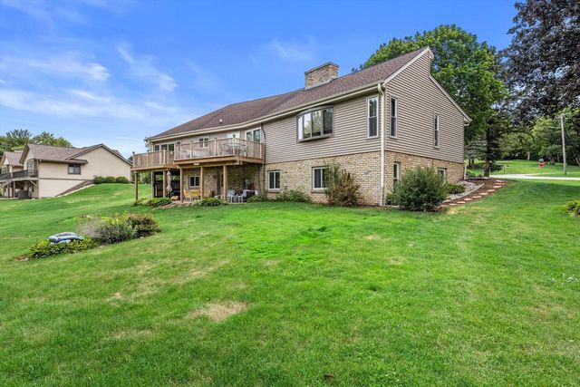 210 Prairie View DRIVE, North Prairie, WI 53153
