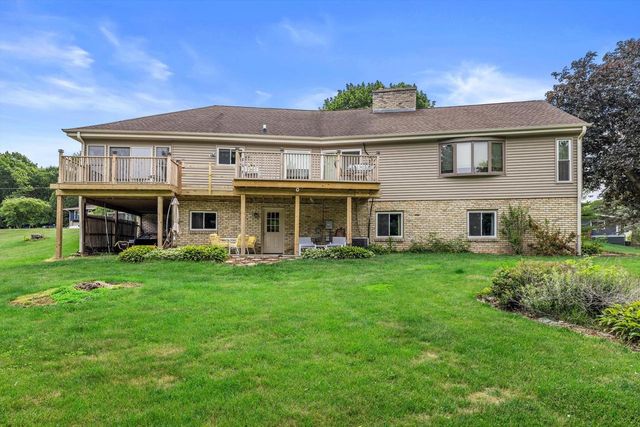 210 Prairie View DRIVE, North Prairie, WI 53153
