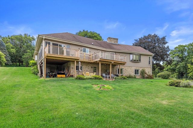 210 Prairie View DRIVE, North Prairie, WI 53153