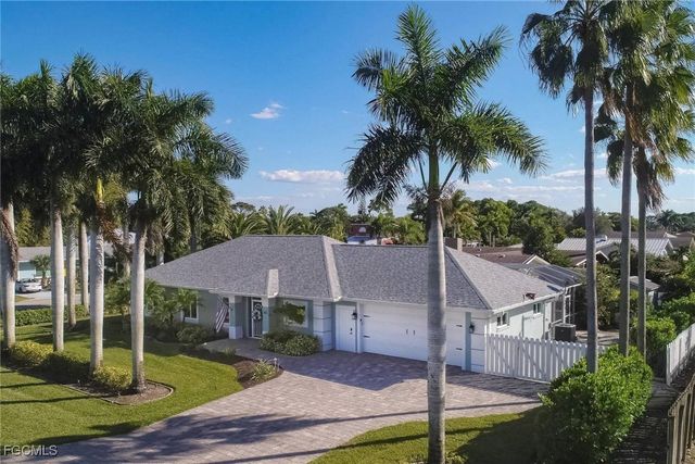 60 4th ST, Bonita Springs, FL 34134