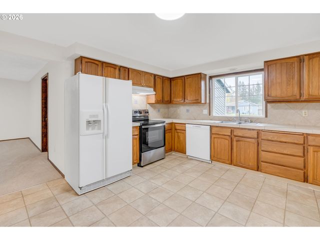 211 Sw ROYAL Ct, Gresham, OR 97030